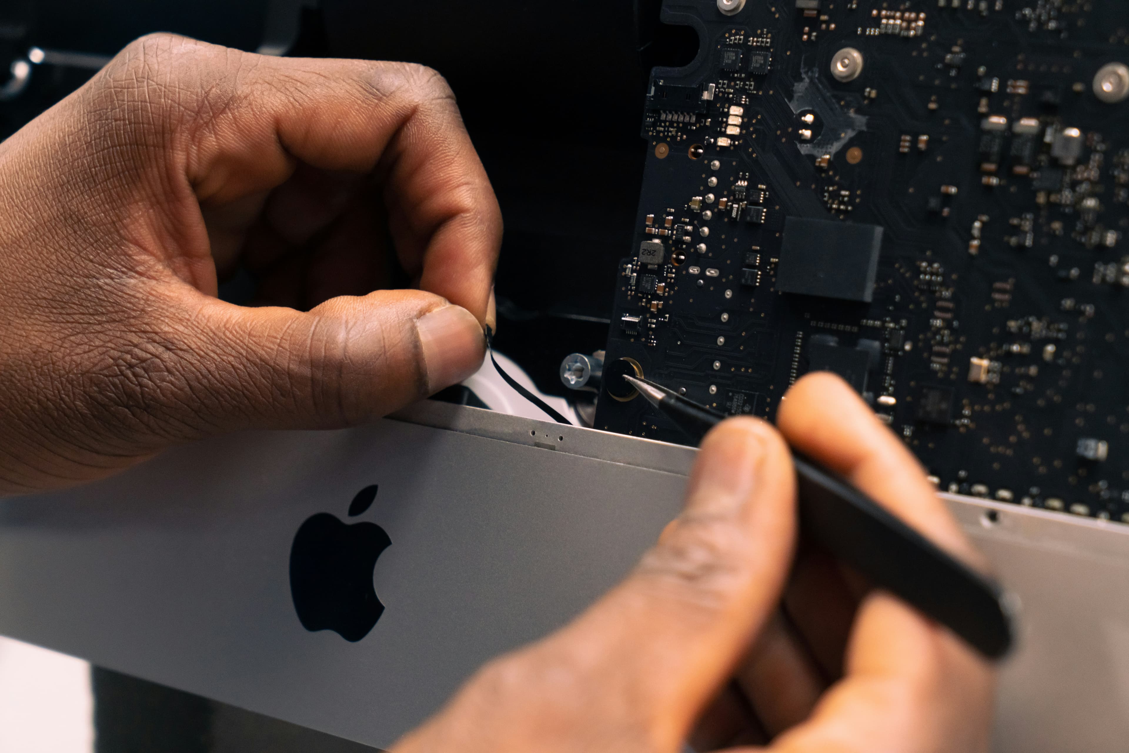 Apple MacBook & System Repairs